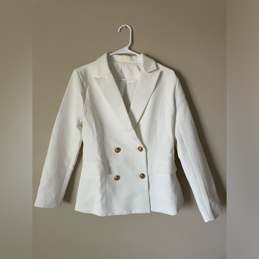 Oversized white double-breasted blazer with gold-tone buttons size small NWOT - Picture 1 of 7